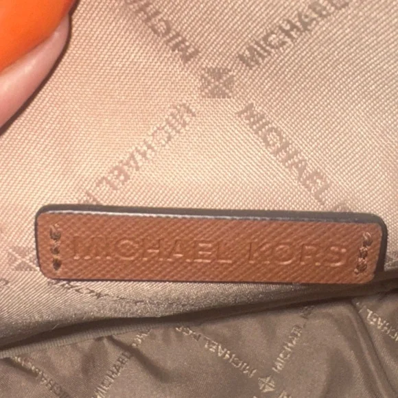 Michael Kors Jet Set Travel Medium Logo Crossbody NWOT - Picture 8 of 14